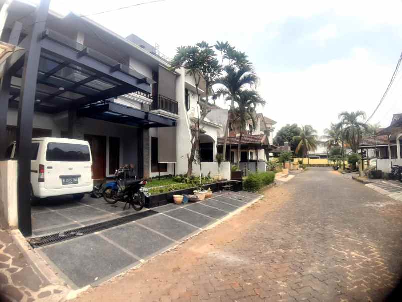 rumah 2 lantai siap huni dijual cepat di bintaro shm