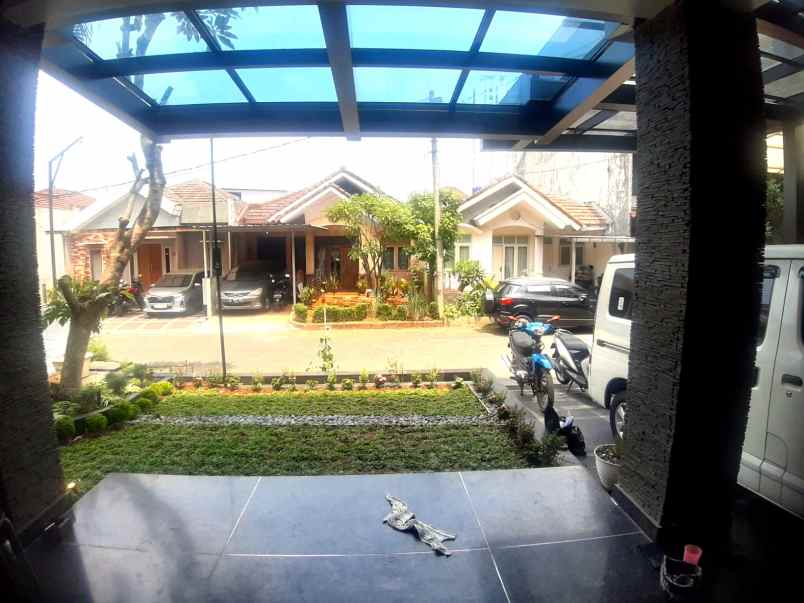 rumah 2 lantai siap huni dijual cepat di bintaro shm