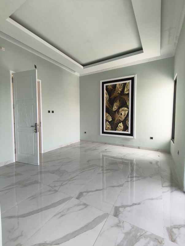rumah 3 lantai di ciganjur jaksel ada private pool