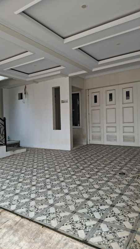 rumah 3lt hdp selatan pool balkon rooftop di jagakarsa