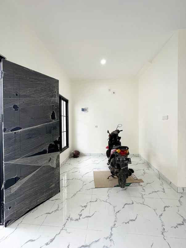 rumah baru 2 lantai di pasar minggu jakarta selata