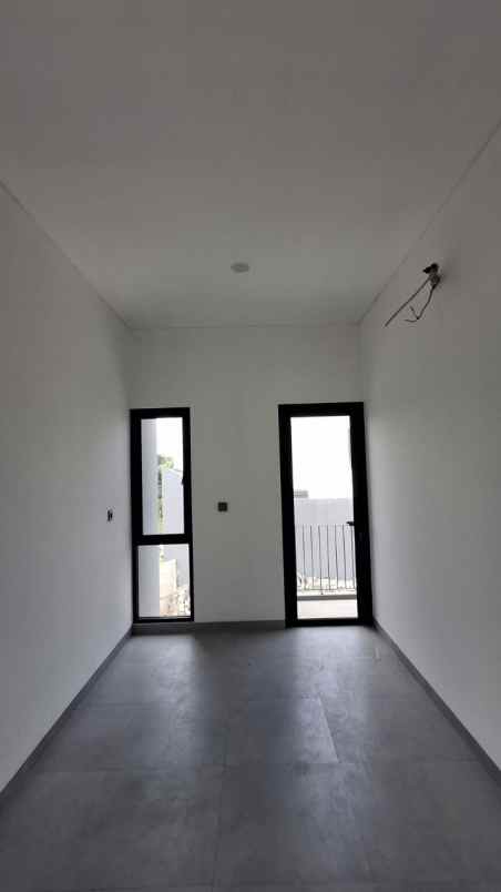 rumah baru 2 lt lokasi strategis dekat stasiun bekasi