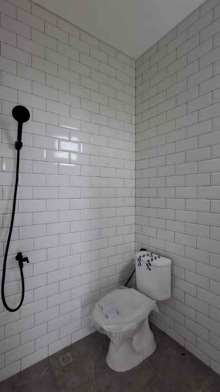 rumah baru 2 lt lokasi strategis dekat stasiun bekasi