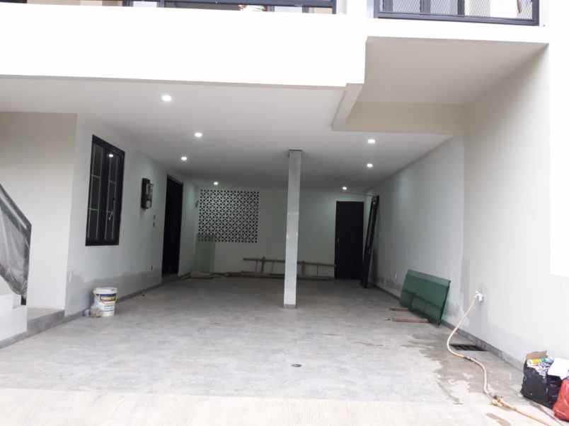 rumah baru 3 lantai modern di kemang jakarta selatan