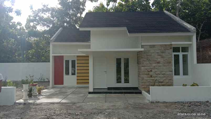 rumah baru cantik harga ekonomis di minggir sleman