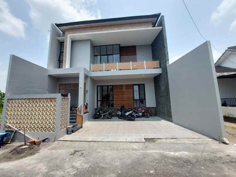 rumah baru modern siap huni 2 lantai