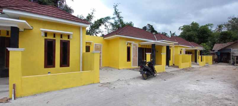 rumah baru siap huni di seyegan 400jt an