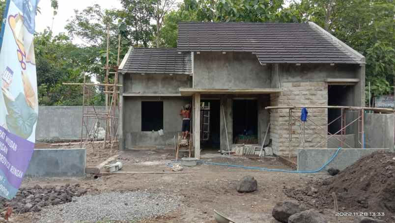 rumah cantik termurah carport luas