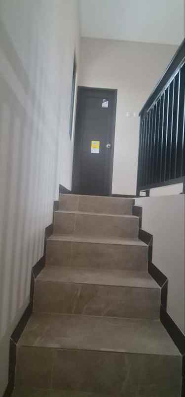 rumah cibubur ciracas jakarta timur dalam cluster