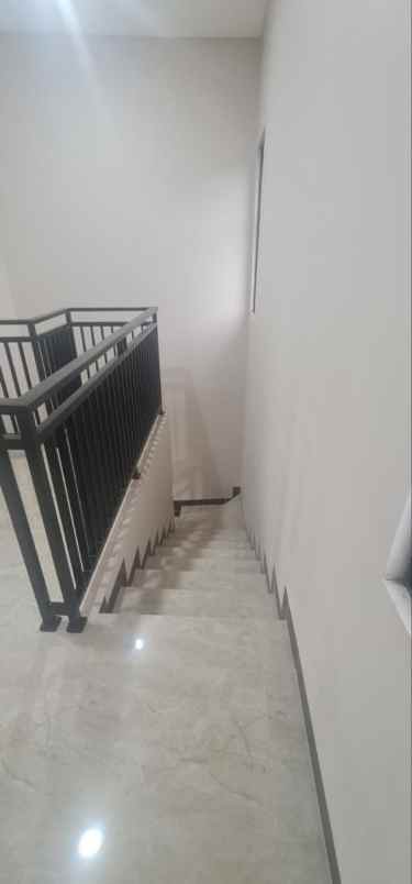 rumah cibubur ciracas jakarta timur dalam cluster