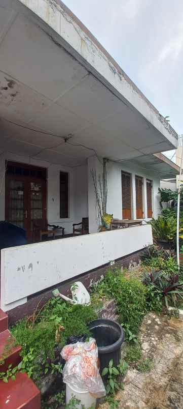 rumah classic di sayap dago lokasi strategis