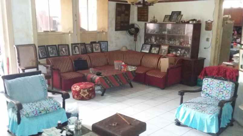 rumah classic di sayap dago lokasi strategis
