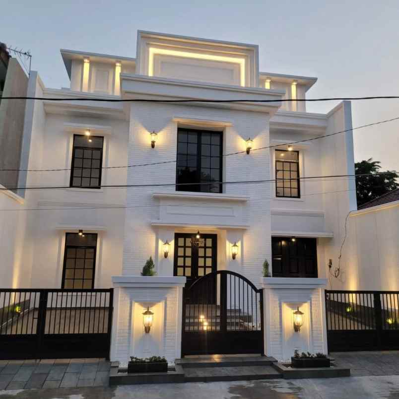 rumah colonial modern style lokasi nyaman