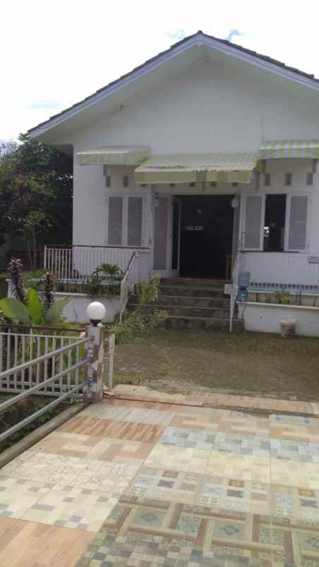 rumah dan gedung style belanda di daerah kencana bogor