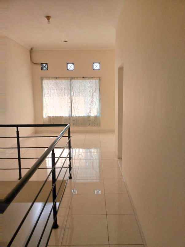 rumah dekat akses toll di kemang pratama 2 bekasi