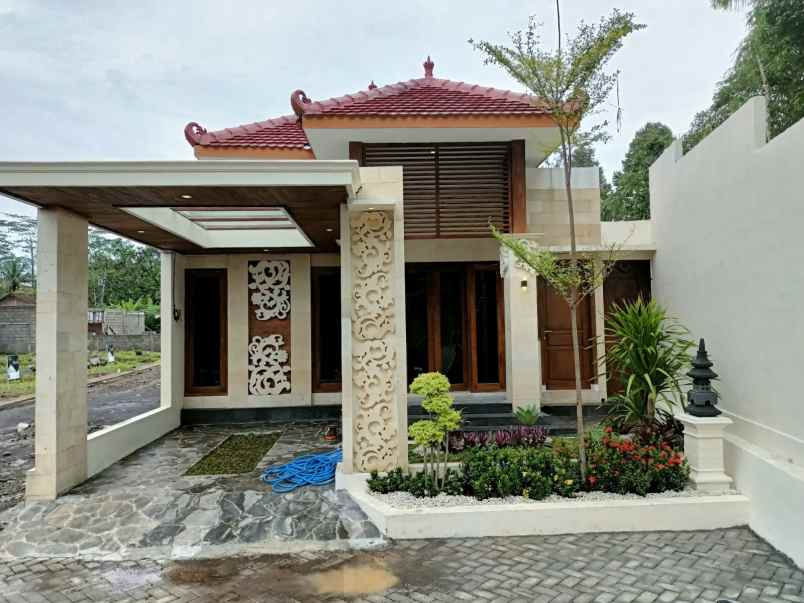 rumah etnik dengan one gate system di magelang