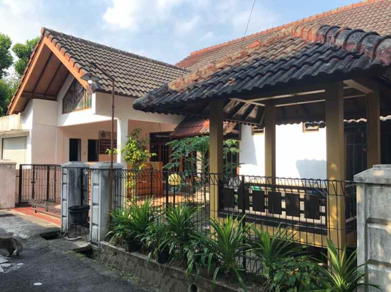 rumah free gazebo di permukiman area minomartani