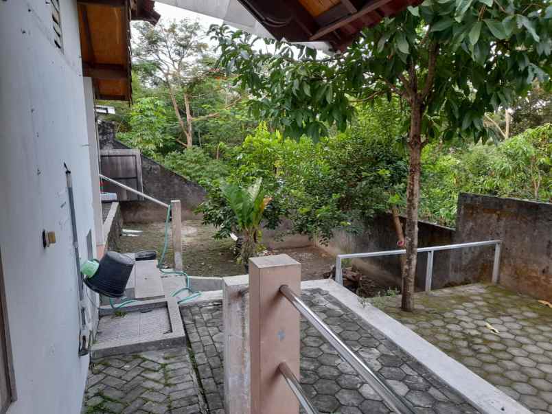 rumah free gazebo di permukiman area minomartani