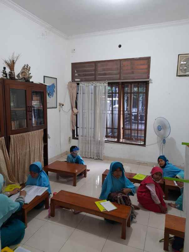 rumah free gazebo di permukiman area minomartani