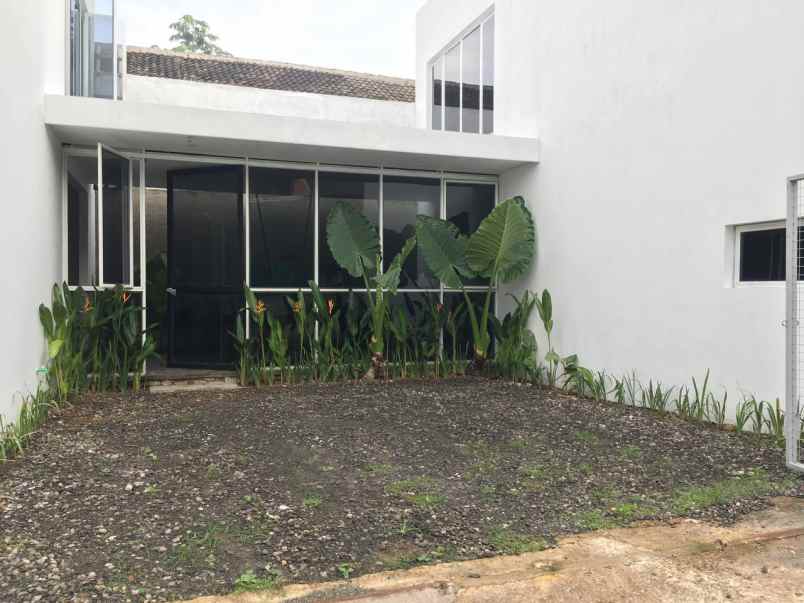 rumah gaya industrial green 2 lantai limited shm