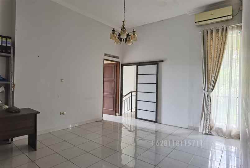 rumah hook sentul 2 lantai shm