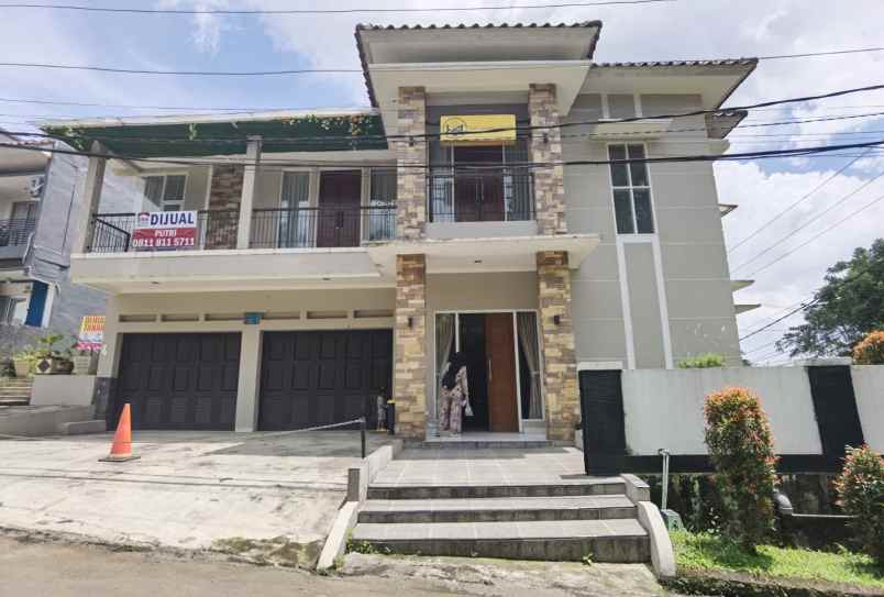 rumah hook sentul 2 lantai shm