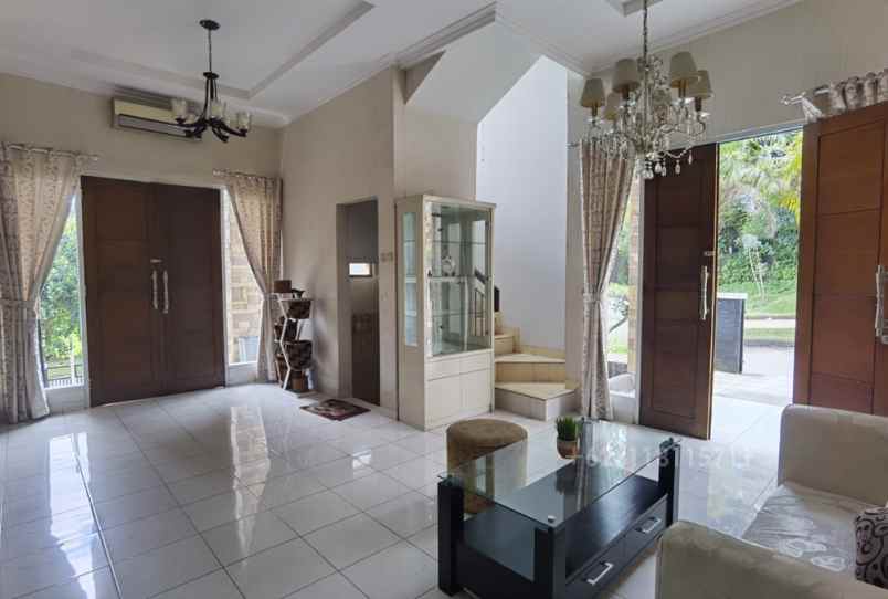 rumah hook sentul 2 lantai shm