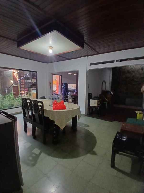 rumah hook terawat di salemba tengah jakarta pusat