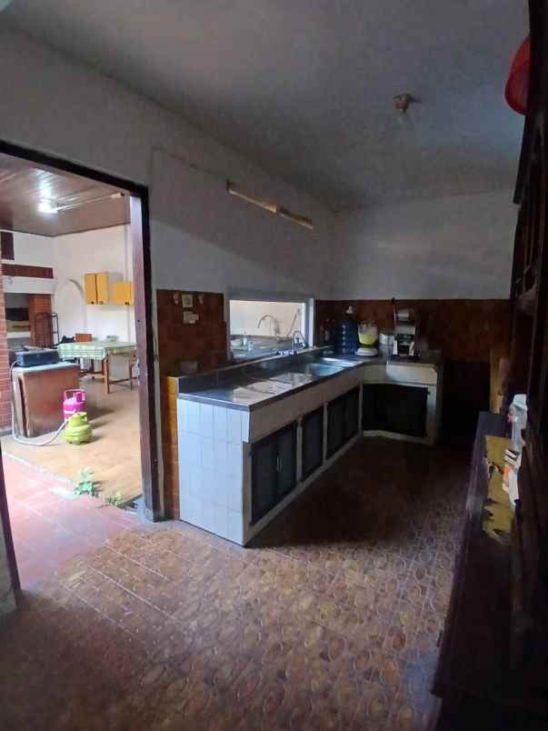 rumah hook terawat di salemba tengah jakarta pusat