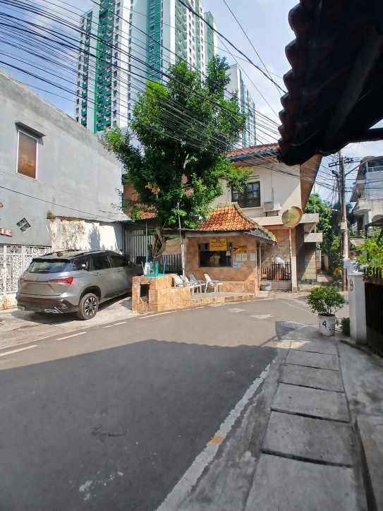 rumah hook terawat di salemba tengah jakarta pusat