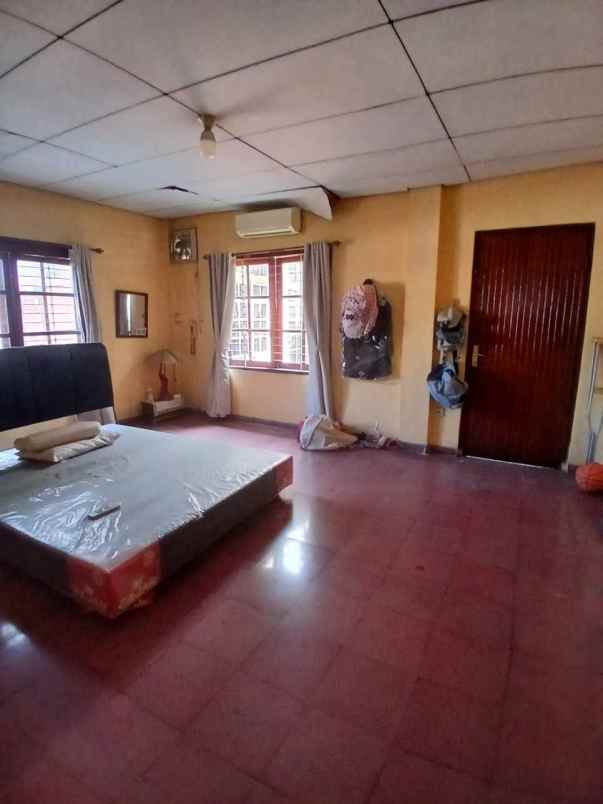 rumah hook terawat di salemba tengah jakarta pusat