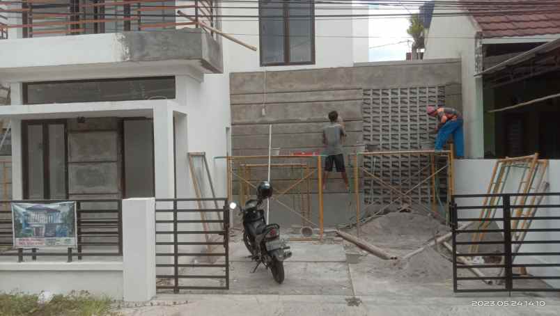 rumah istimewa 2 muka di purwomartani