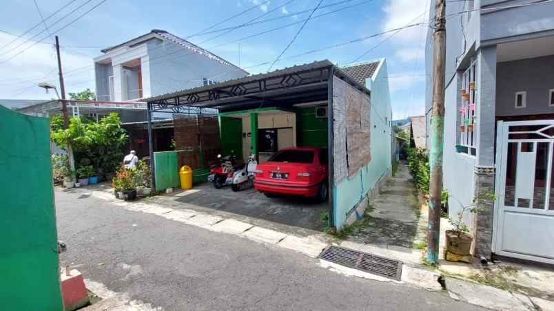 rumah jangl dekat dengan akses jalan tol