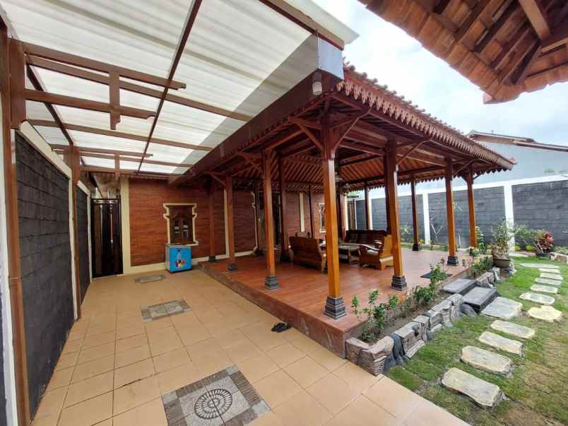 rumah joglo mewah modern di palagan