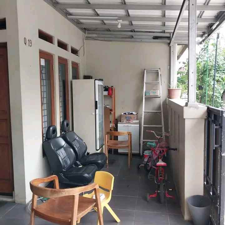 rumah komplek second tanah baru beji depok