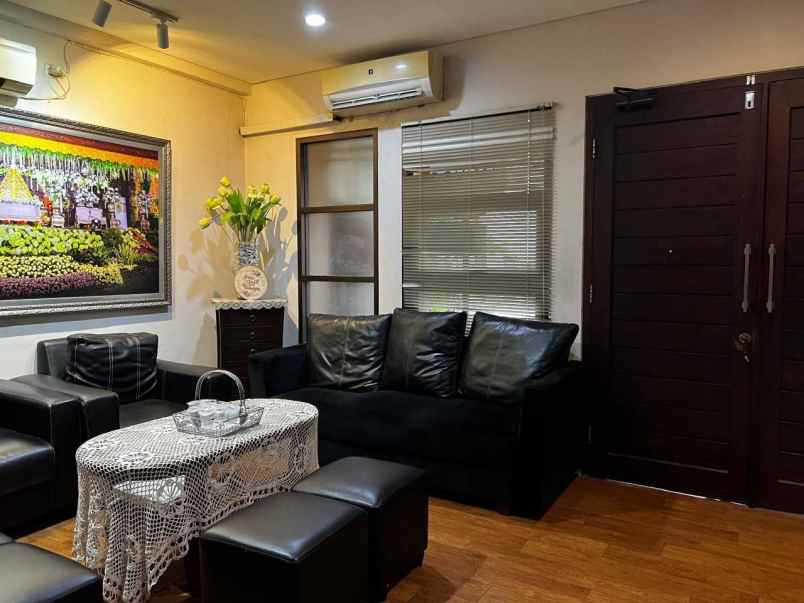 rumah lombok surabaya pusat strategis cocok buat usaha