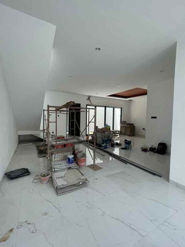 rumah lt 162m2 manyar jaya surabaya new gress