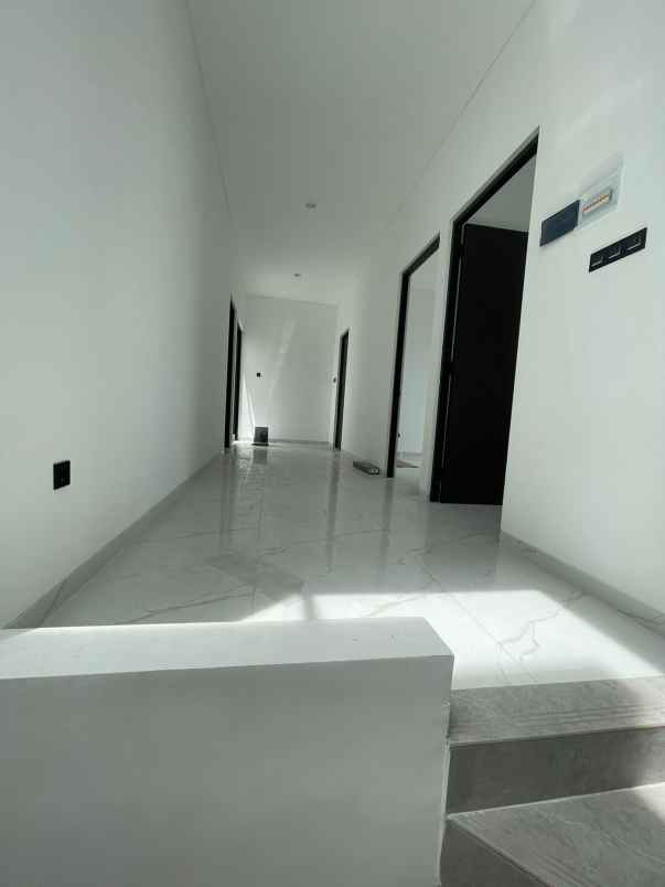 rumah lt 162m2 manyar jaya surabaya new gress