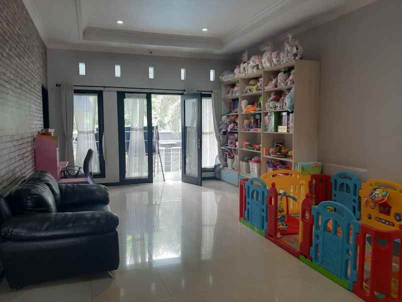 rumah lux di pasteur bandung ada kolam renang