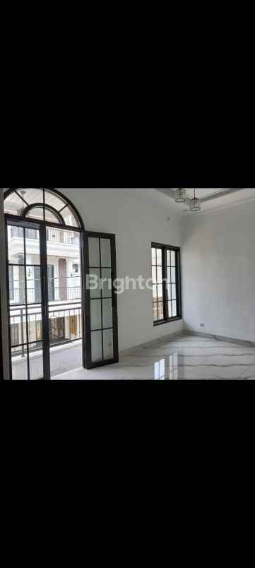 rumah manis modern nan minimalis di jl kahfi jagakarsa