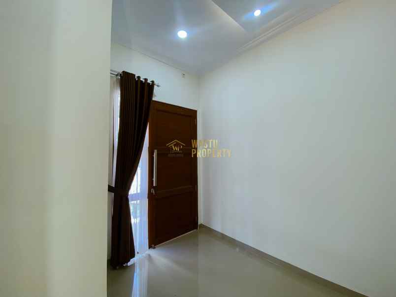 rumah mewah 2 lantai di lingkungan nyaman purwomartani