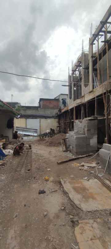 rumah mewah 3 lantai utannkayu rawamangun matraman