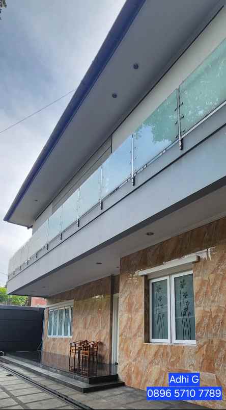 rumah mewah ada kolam renang di setiabudi bandung