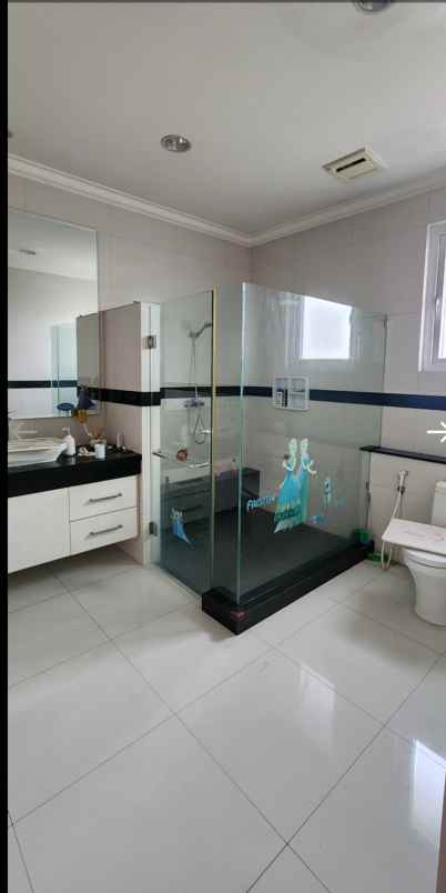 rumah mewah ada kolam renang di setiabudi bandung