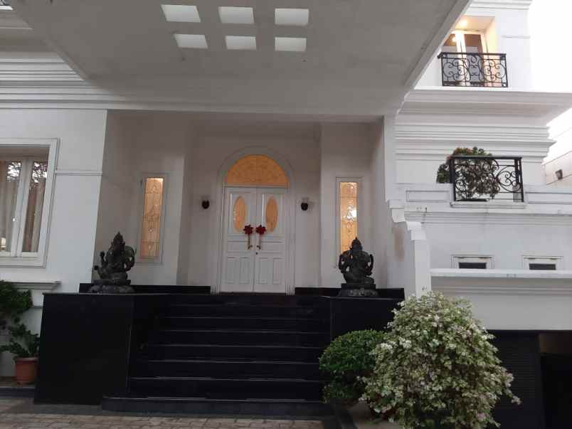 rumah mewah di wilayah senayan jakarta selatam