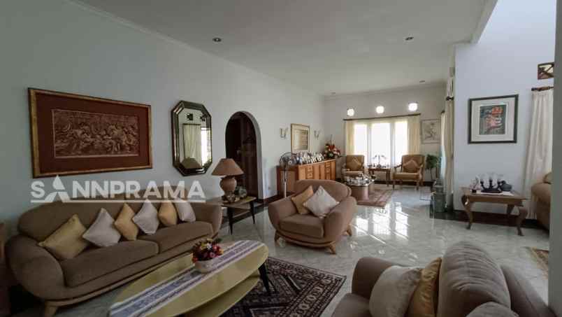 rumah mewah hook dalam kompleks megapolitan cinere