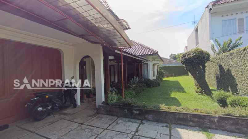 rumah mewah hook dalam kompleks megapolitan cinere