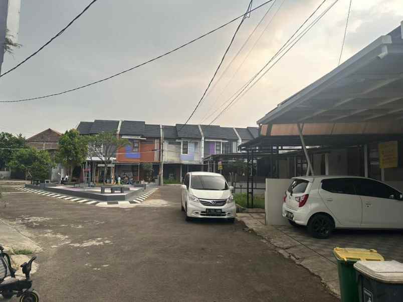 rumah minimalis 2 lantai lokasi strategis