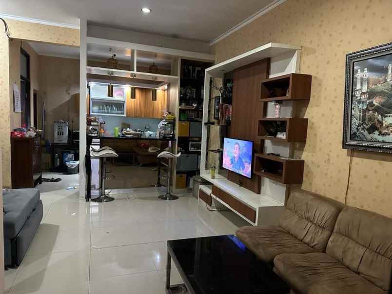 rumah minimalis 2 lantai lokasi strategis