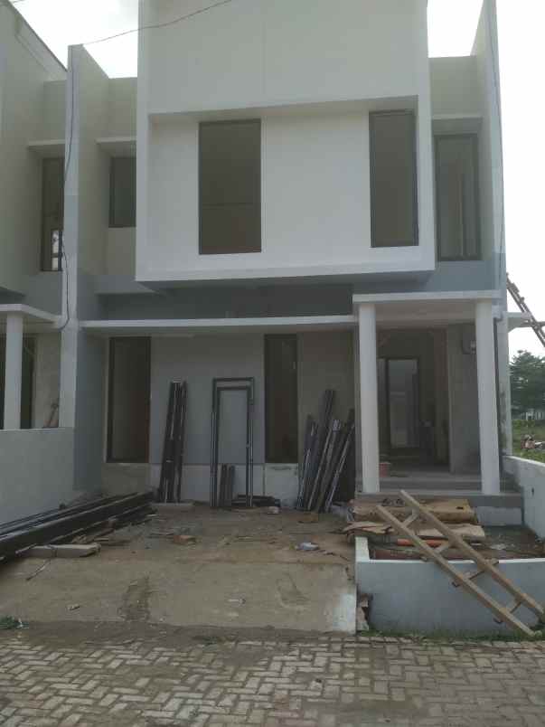 rumah minimalis modern di pinggiran kota